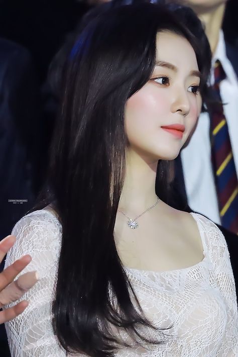 Irene red velvet Irene Formal, Rv Irene, Tzuyu Wallpaper, Redvelvet Kpop, Bae Joohyun, Citrus Fragrance, Neo Soul, Red Velvet Irene, Red Velvet Cake