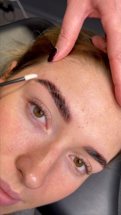 Eye Brow Lamination Aesthetic, Natural Brow Lamination, Brow Lamination Aesthetic, Brows Lamination, Beauty Job, Brow Studio, Brow Styling, Shaggy Bob, Mac Studio