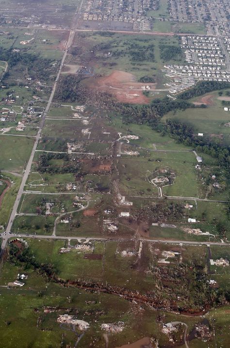 This aerial photo shows the remains of homes hit by a massive tornado in Moore, Oklahoma, on May 20, 2013 Moore Oklahoma, Tornado Pictures, Oklahoma Tornado, Tornado Damage, Storm Chasing, Wild Weather, Forces Of Nature, Tulsa Oklahoma, Meteorology