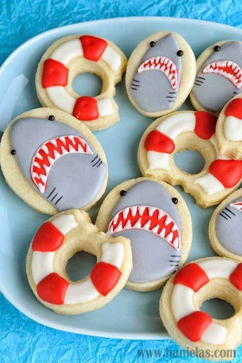 Shark Week Recipes, Beach Cookies, Shark Cookies, Shark Themed Birthday Party, Shark Cake, Shark Birthday Party, Life Ring, Summer Cookies, Gateaux Cake