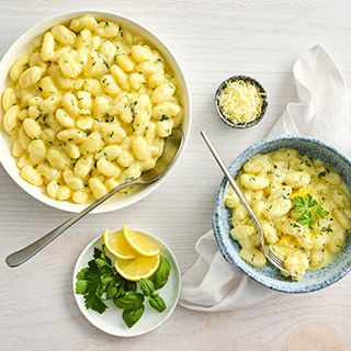 Gnocchi Lemon Butter Sauce, Creamy Lemon Gnocchi, Gnocchi And Fish Recipes, Lemon Gnocchi Recipes, Lemon Gnocchi, Gnocchi Bake, Broccoli Lemon, Lemon Dill Sauce, Baked Gnocchi