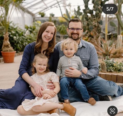 Green House Photoshoot Family, Green House Photoshoot, Greenhouse Photoshoot, House Photoshoot, Spring Minis, Photoshoot Family, Family Shoot, Mini Session, Green House