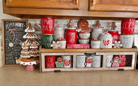 Rae Dunn Display Ideas, Country Christmas Decorations Diy, Hobby Lobby Chicken Wire Shelf, Rae Dunn Christmas Display, Christmas Rae Dunn Display, Rae Dunn Cocoa Bar, Christmas Rae Dunn Hutch, Rae Dunn Christmas Coffee Bar, Rae Dunn Gingerbread Display