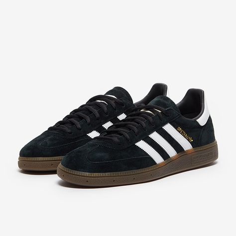 Fashion-up in 70's sporting style Handball Spezial Women’s Casual Shoes Get Your Pair Online at sportivespot.com 🛒 Black Adidas Shoes, Adidas Spezial, Sole Sneakers, Black Trainers, Aesthetic Shoes, Swag Shoes, Red Adidas, Adidas Samba Sneakers, Classic Shoes