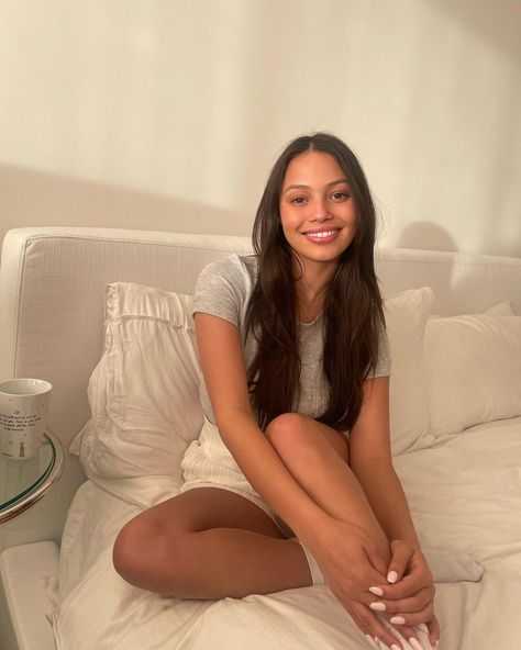 Fiona Barron on Instagram: "Slow mornings 🤍 ☁️ @alo" Diana Casillas, Fiona Barron, Doctor Insta, New Romantics, Wait For It, Celebrity Pictures, Knee High Sock, Off Shoulder Blouse, Pajamas