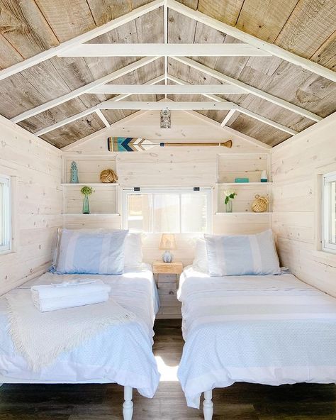 Veronique (@homesweetlakehouse) • Instagram photos and videos Bunkie Decorating Ideas, Shed Bedroom Ideas, Cottage Bunkie, Bunkie Ideas, Cottage Makeover, Guest Cabin, Lake Home, Cottage Bedroom, Dream Cottage