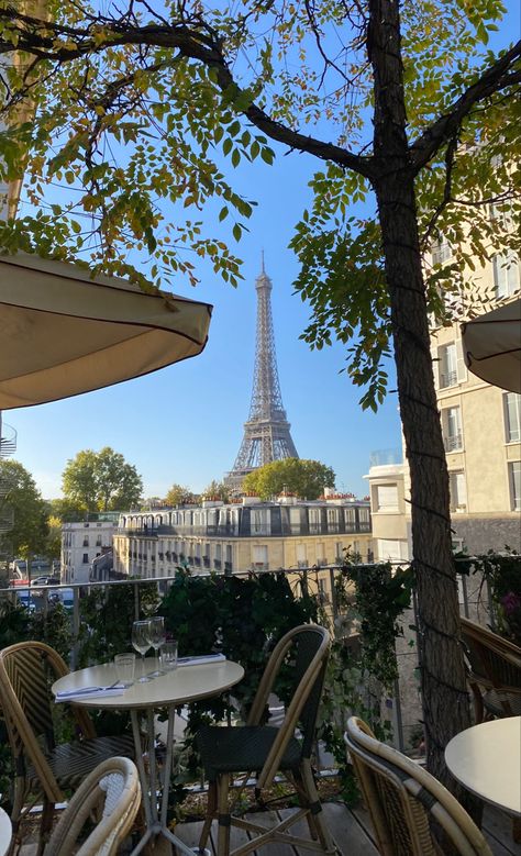 Paris Cafe Eiffel Tower View, Paris Cafe Aesthetic, Brunch Paris, Best Cafes In Paris, Brunch In Paris, France Cafe, Cafe In Paris, Paris Photo Ideas, Cafe Paris