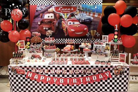 Incredible dessert table at a Disney's Cars birthday party! See more party planning ideas at CatchMyParty.com! Cars Themed Birthday Party, Movie Birthday Party Ideas, Setting Room, Engagement Table, Low Carb Fast Food, Lightning Mcqueen Party, Disney Cars Theme, Cars Birthday Party Decorations, Cars Birthday Party