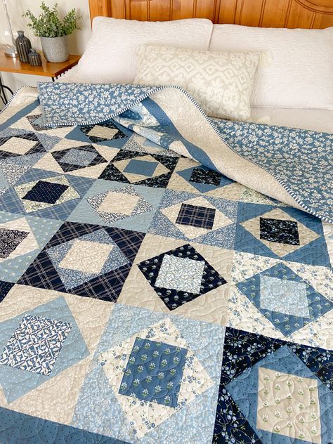 Free pattern} Floating Squares – Carried Away Quilting Easy Placemats, Lattice Quilt, Patchwork Ideas, White Quilts, Spring Quilts, Fat Quarter Quilt, Quilt As You Go, Summer Quilts, Crochet Quilt