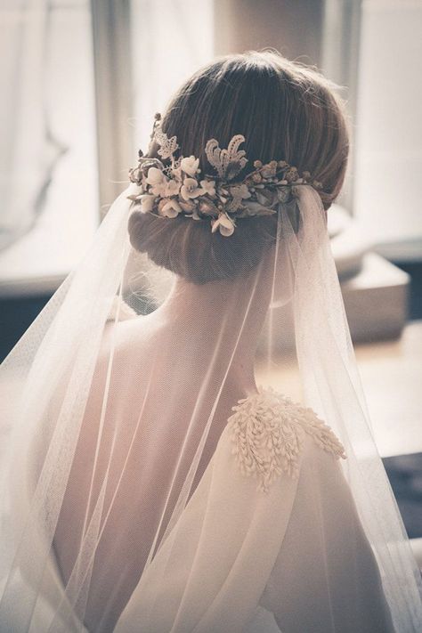 Wedding Veils Headpieces, Retro Wedding Hair, Wedding Hairstyles Medium Length, Flower Veil, Veil Headpiece, Vintage Wedding Hair, Bridal Hair Updo, Wedding Hairstyles With Veil, Best Wedding Hairstyles