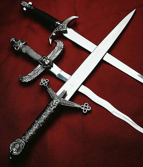 Fantasy Dagger, Knife Aesthetic, Pretty Knives, Dagger Knife, Cool Swords, Sharp Objects, Warrior Princess, Fantasy Jewelry, Red Aesthetic