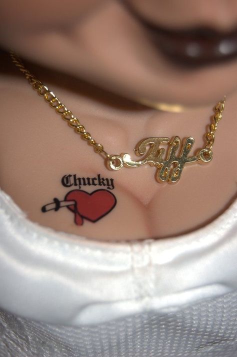 Chucky Wallpaper, Wallpaper Awesome, Bride Of Chucky, Wallpaper Images, Tattoo Ideas, Tattoos, Gold