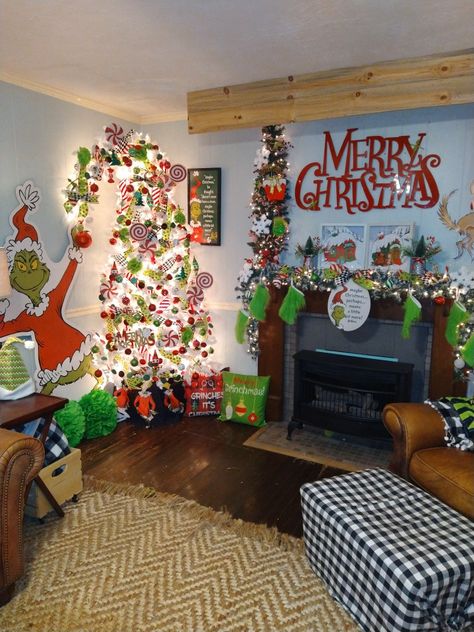 Whoville Christmas Mantle, Grinchmas Home Decor, Grinch Christmas House Decorations, Grinch Living Room Ideas, Grinch Decorated House, Grinch Chimney Decorations, Grinch Living Room Decorating Ideas, Grinch Home Decor Christmas Decorations, Grinch Christmas Decorations Living Room