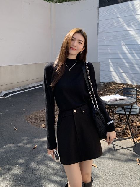 Formal Work Outfits Women, Gamine Outfits, Short Semi Formal Dresses, Fashion Chinese, Preppy Girls, Korean Outfit Street Styles, Style Formal, Black Blouse Long Sleeve, Classy Work Outfits