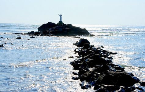 Near Acajutla, El Salvador.  At low tide you can walk out and sit at the base of the statue. Acajutla, Juayua, Jesus Statue, Beatiful People, Walk Out, Once Upon A Time, Travel Dreams, Places Ive Been, Jesus