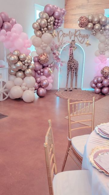 Backdrop Balloon, Candy Cart, Balloon Installation, Peacock Chair, Balloon Design, Everything Baby, Baby Shower Balloons, Dream Design, Planner Design