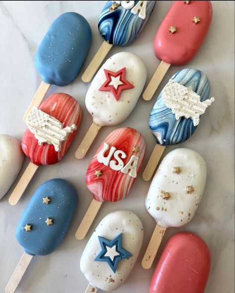 Fourth Of July Cakesicles, 4th Of July Oreos, 4th Of July Cakesicles, America Desserts, Memorial Day Cakesicles, Popsicle Theme Cake, Summer Cakepops, Summer Cakesicles, 4th Of July Chocolate Covered Treats