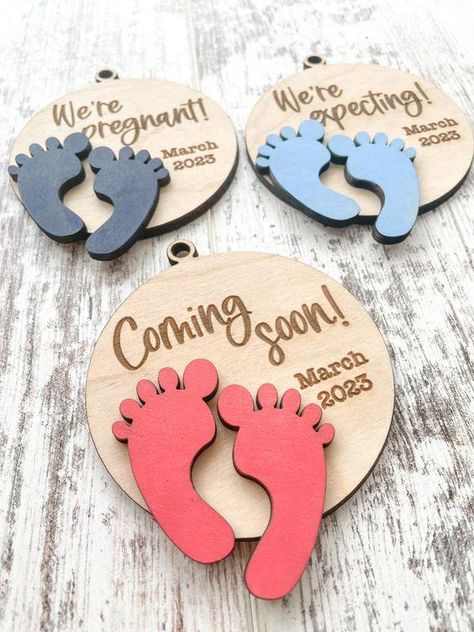 $12,00 Baby Laser Cut Ideas, Acrylic Laser Projects, Xtool M1 Project Ideas, Imagine Ideas, Pregnancy Ornament, Acrylic Projects, Laser Crafts, Acrylic Keepsakes, Cnc Ideas