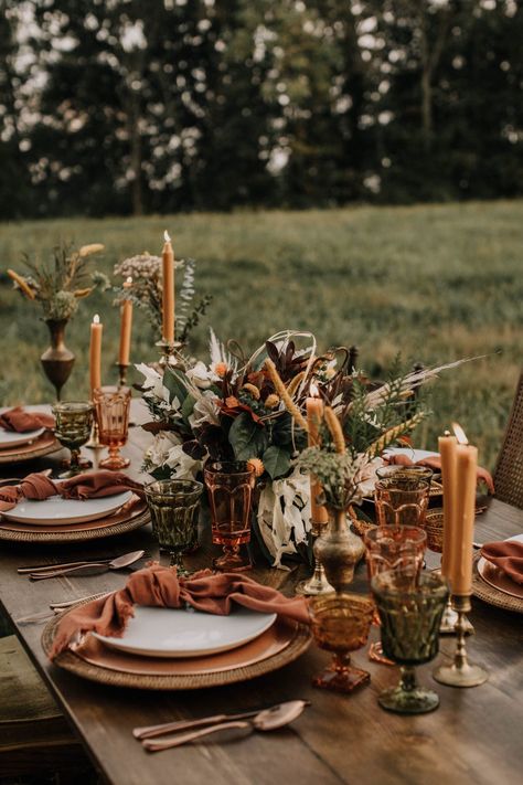 Green And Rust Wedding Table Decor, Green Glassware Wedding Table, Boho Table Design, Romantic Boho Wedding Table Decor, Vermont Fall Wedding Ideas, Rustic Bohemian Wedding Table Decor, Late Fall Wedding Centerpieces, Fall Boho Wedding Table Settings, Copper Themed Wedding