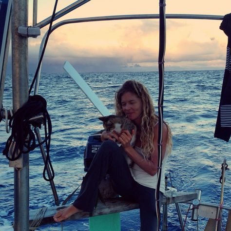 Sea Farer, Living On A Boat, Grunge Pictures, Boat Life, On A Boat, Houseboat, Marine Biology, Sailboats, Future Life