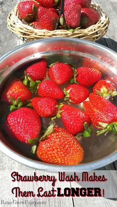 Do your strawberries spoil fast? Try this Strawberry Wash, Also Great For Other Produce and make them last longer. http://reusegrowenjoy.com/strawberry-wash-also-great-produce/ Strawberry Wash, How To Clean Strawberries, How To Wash Strawberries, Cherry Yogurt, Fruit And Vegetable Wash, Yogurt Pops, Dessert Aux Fruits, Think Food, Food Facts