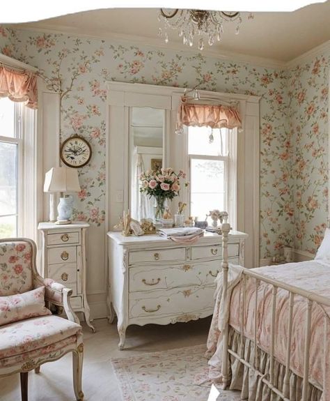 Bedrooms Green, Shabby Chic Decor Bedroom, Chic Bedroom Decor, Shabby Chic Bedroom, Shabby Chic Bedrooms, House Inside, Cozy Room Decor, Dream Room Inspiration, Chic Bedroom