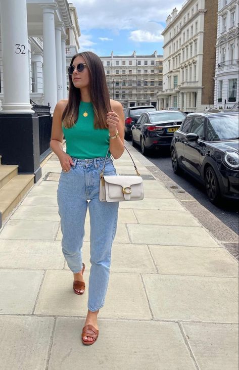 Feminine Outfits, Outfits Con Jeans, Mom Jeans Outfit, Outfit Primavera, Casual Day Outfits, Elegante Casual, Causual Outfits, Fashion 2024, Teacher Outfits