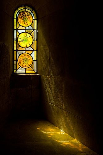 Stained Glass Reflection, Light Through Window, Stained Glass Photography, Stained Glass Windows Dark Academia, Sunlight Through Stained Glass Window, Church Stained Glass Windows Aesthetic, Riad Marrakech, Abandoned Stained Glass Windows, زجاج ملون