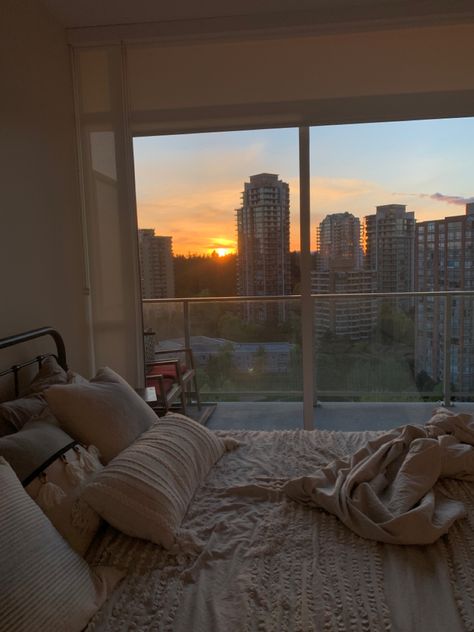 Bedroom Sunrise Aesthetic, Peaceful Room, Florida Bedroom, Apartment Bedding, Unique Bedroom Design, Dream Mansion, Apartment Living Room Design, Apartment Art, Dreams Beds