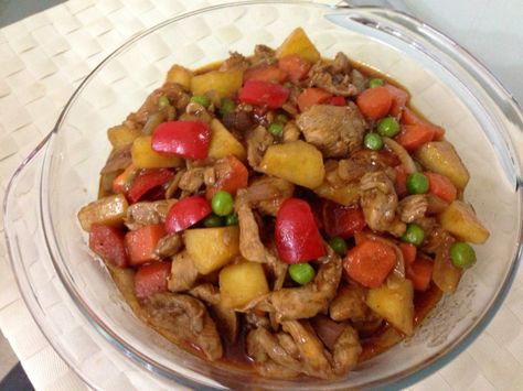 Chicken Menudo Recipe, Chicken Menudo, Pork Menudo Recipe, Pork Menudo, Pilipino Food Recipe, Menudo Recipe, Chicken Main Dish Recipes, Fast Easy Meals, Chicken Main Dishes