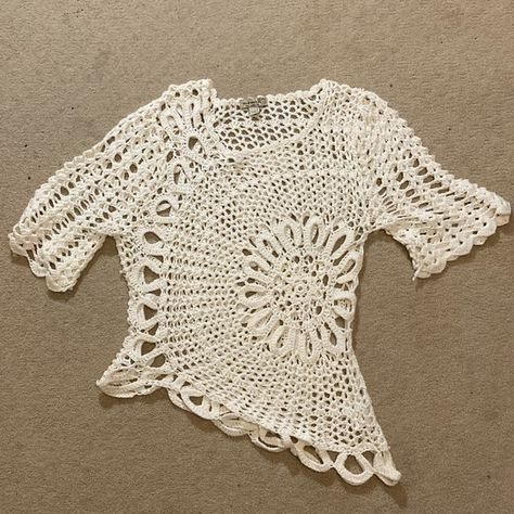 One World crochet floral top Lace Crochet Top, Crochet Floral Top, Artwork Ideas, Crochet Lace Top, Kawaii Crochet, Bead Embroidery Patterns, Flower Top, Crochet Shirt, Summer Knitting