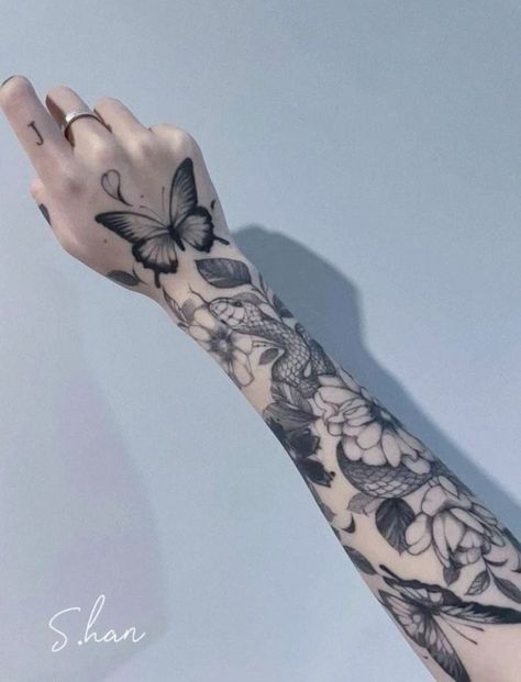 Snake In Leaves Tattoo, Reptile Tattoo Sleeve, Butterflies Tattoo Sleeve, Snake Sleeve Tattoo, Butterfly Sleeve Tattoo, Seal Tattoo, Hand Tattoo Designs, Body Tattoo Design, Tattoo Butterfly