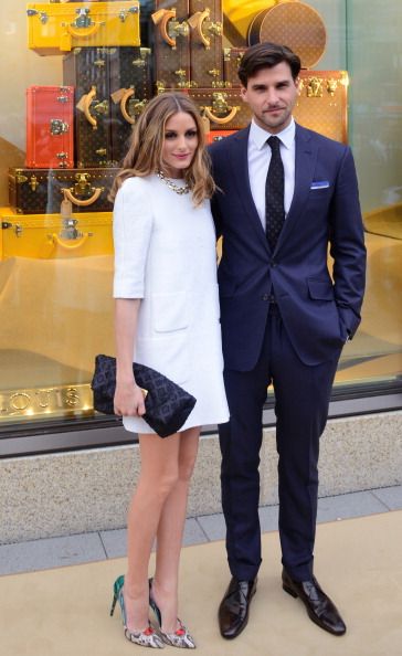 :: Olivia Palermo white dress + fun pumps :: Olivia Palermo Wedding, City Hall Wedding Dress, White Dress Spring, Estilo Olivia Palermo, Olivia Palermo Lookbook, Elegant Clothing, Fest Outfits, Olivia Palermo Style, Better Sweater