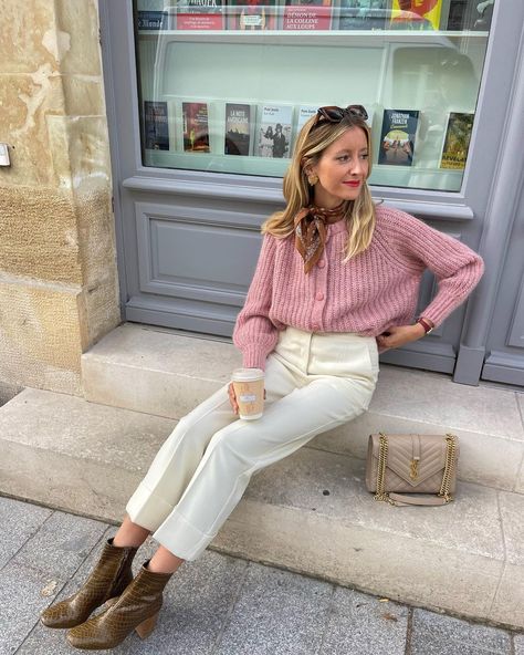 Jeanne Ménard (@jeanne_andreaa) • Instagram photos and videos Dreamy Outfits, Parisian Outfit, Transitional Outfits, Knitting Cardigan, Chic Tops, Pattern And Texture, Transition Outfits, Vintage Long Sleeve, Chic Top