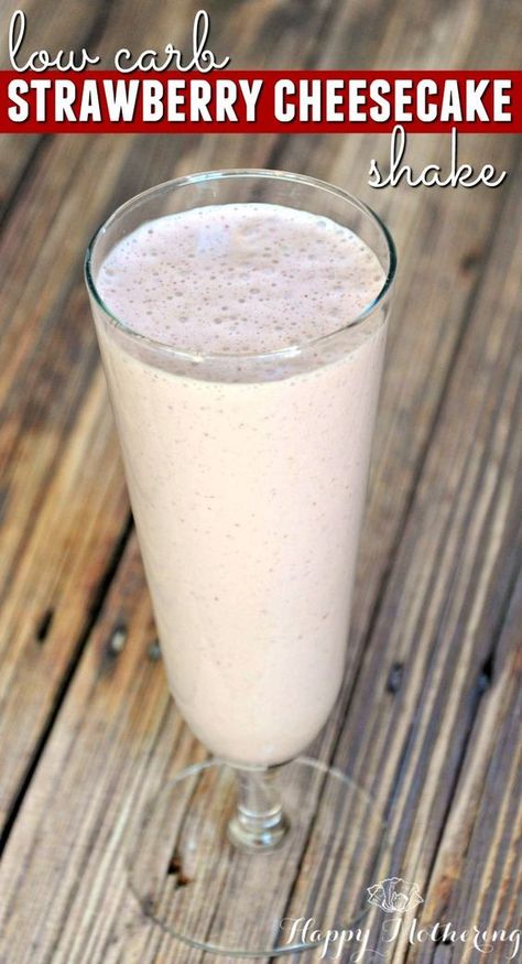 Looking for a sweet treat you can indulge in on a low carb or ketogenic diet? This Low Carb Strawberry Cheesecake Shake hits the spot every single time! Strawberry Cheesecake Shake, Cheesecake Shake, Dolce Poche Calorie, Keto Shakes, Keto Smoothie, Low Carb Drinks, Low Carb Cheesecake, Low Carb Diets, Low Carb Dessert