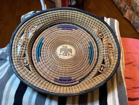 Pineneedle Baskets, Basket Making, Basket Crafts, Pine Needle Baskets, Pine Needles, Crochet Basics, Basket Weaving, Braided Rugs, Baskets