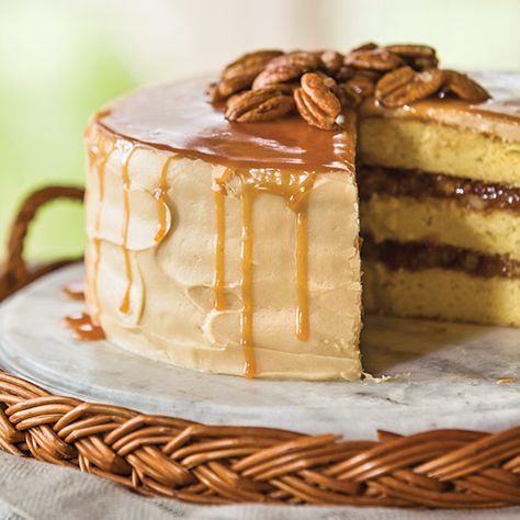 This Pecan Pie Cake is filled with all of the rich flavor of nuts, vanilla, cream cheese, and caramel. Pecan Pie Cake Recipe, Dollar Cake, Pecan Recipe, Cinnamon Baking, Pecan Pie Cake, Caramel Recipe, Buttermilk Pie, Pecan Pie Filling, Paula Deen Recipes