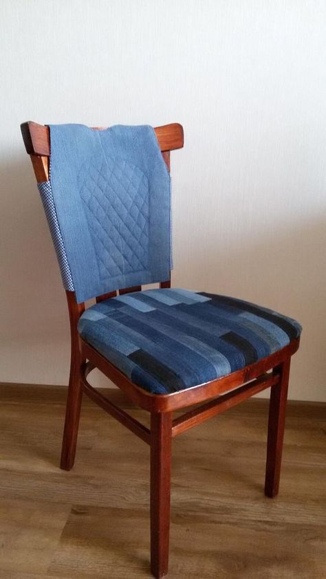 Återvinna Jeans, Jeans Recycling, Patchwork Chair, Reupholster Chair, Doors Repurposed, Blue Jeans Crafts, Diy Clothes And Shoes, Denim Decor, Denim Quilt