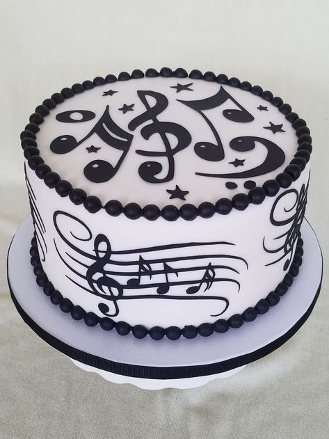 Mira varias imágenes de TORTAS para cumpleaños, fiestas y otros eventos con el tema de MÚSICA e instrumentos musicales Torta De Música Para mujer Torta De musica en crema Pastel para guitarrista Pasteles para músicos Tortas De Música para hombres Tortas de musica para niños Musical Cakes For Men, Music Themed Cakes For Men, Cake With Music Notes, Music Note Cake Ideas, Birthday Cake Music Theme, Music Cake Ideas For Men, Musical Notes Cake, Music Notes Cake, Music Note Birthday Cake