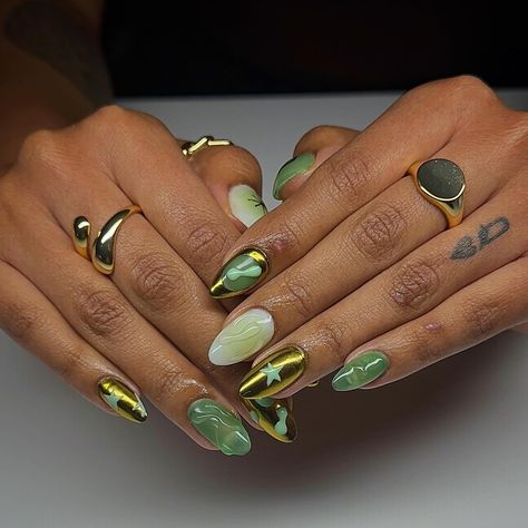 Funky Chrome Nails, Jade Color Nails, Funky Green Nails, Green Aura Nails Acrylic, Green Aura Nails Short, Jade Green Nails Acrylic, Aura Nails Green And Pink, Green Geode Nails, Aura Nails With Gold Chrome