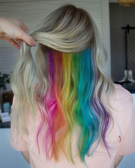 Pink Peekaboo Hair, Boo Ideas, Caramel Hair Highlights, Peekaboo Hair Colors, Peekaboo Color, Mermaid Hair Color, Peekaboo Highlights, Peekaboo Hair, Rainbow Hair Color