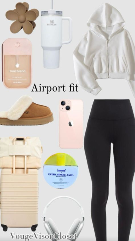 Ugg slippers. iPhone. Stanley cup. Claw clip. Leggings. Cute Outfits Travel, Port Outfit, Swift Outfits, Book Journal Ideas, Air Port Outfit, Air Port, Trip To England, Airport Fits, Thailand Holiday