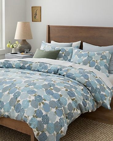 Zinnia Floral Relaxed-Linen Duvet Cover Mixing Fabrics Patterns, Beach Place, King Duvet Cover Sets, Linen Duvet Cover, Floral Duvet Cover, Floral Bedding, Floral Duvet, Garnet Hill, Linen Duvet Covers