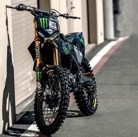 Yamaha Supermoto, Motard Bikes, Cross Motor, Kawasaki Dirt Bikes, Bike Humor, Custom Dirt Bike, Tmax Yamaha, Motocross Gear, Serie Bmw