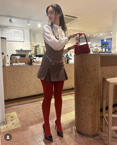 Red Tights Outfit, Colored Tights Outfit, Tights Outfits, Corporate Baddie, Red Tights, Colored Tights, Cindy Kimberly, Tights Outfit, Looks Vintage