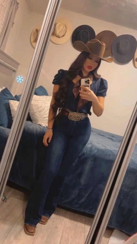 What To Wear To A Baile De Jaripeo, Winter Jaripeo Outfits Woman, Mexico Game Outfit Women, Vaquera Plus Size Outfits, Western Outfits Women Mexican, Latina Western Outfits, Mexican Country Outfits, Western Outfits Women Classy, Vacera Outfits Mexican