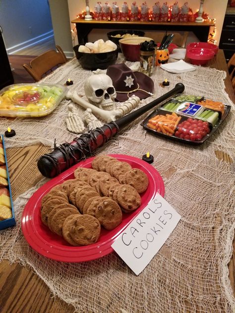 Walking Dead Party Twd Birthday, Walking Dead Birthday Party, 15 Th Birthday, Slasher Party, Bugs Birthday Party, Walking Dead Birthday, Office Halloween Party, Walking Dead Party, Halloween Food Decorations