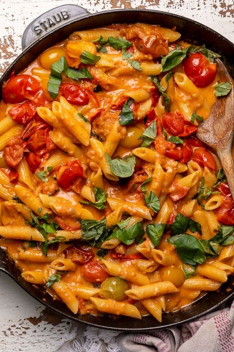 Homemade Lasagna Recipes, Vodka Sauce Recipe, Penne Alla Vodka, Pasta Penne, Baker By Nature, Vodka Pasta, Ziti Recipes, Alla Vodka, Macaroni Recipes