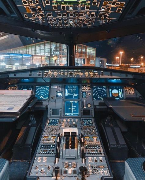 A320 Cockpit, Pilot Female, Boeing 737 Cockpit, Cockpit View, Pilot Life, Air Arabia, Flight Simulator Cockpit, Airport Airplane, Plane Photography