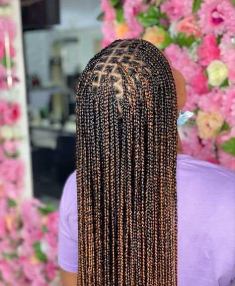 NIGERIAN BRAIDS GANG on Instagram: “Knotless box braids 😍😍😍 @infinity_beautylounge . . . . . . . . . . . . . . . . . . . . . . . . .…” Knotless Braids With Brown Highlights, Knotless Braids With Brown, Brown Braids Hairstyles, Braids With Brown Highlights, Braids With Brown, Black Knotless Braids, Black Knotless, Box Braids Images, Blonde Braiding Hair